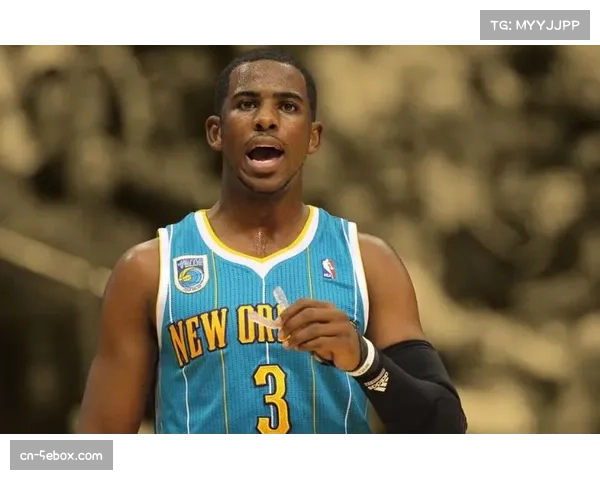 鹈鹕主场致敬克里斯·保罗，退役其3号球衣